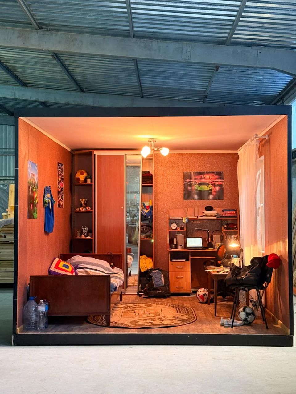 Bird of Light Ukraine presented the immersive installation Empty Beds — a reconstruction of a children’s room telling the story of deported Ukrainian children. Production designer: Andrii Burianenko (Starlight Production)